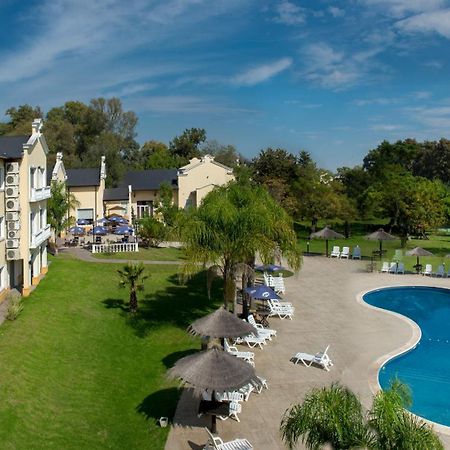 Howard Johnson Pilar Resort Spa & Convention Center Buitenkant foto