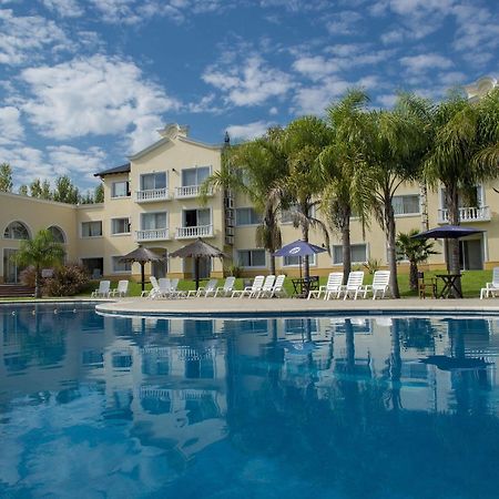 Howard Johnson Pilar Resort Spa & Convention Center Buitenkant foto