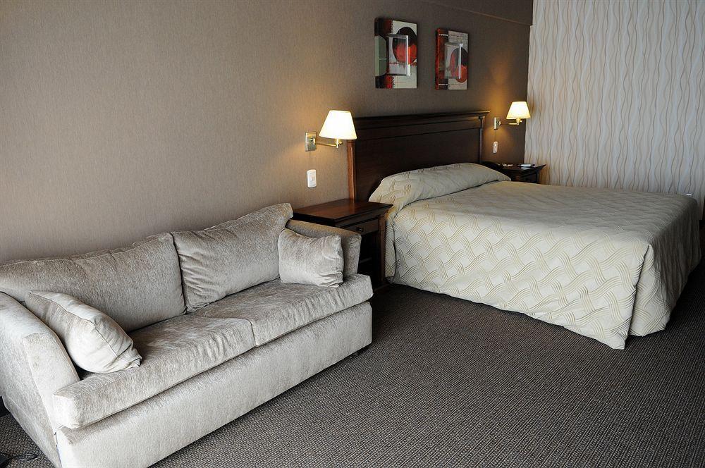 Howard Johnson Pilar Resort Spa & Convention Center Buitenkant foto