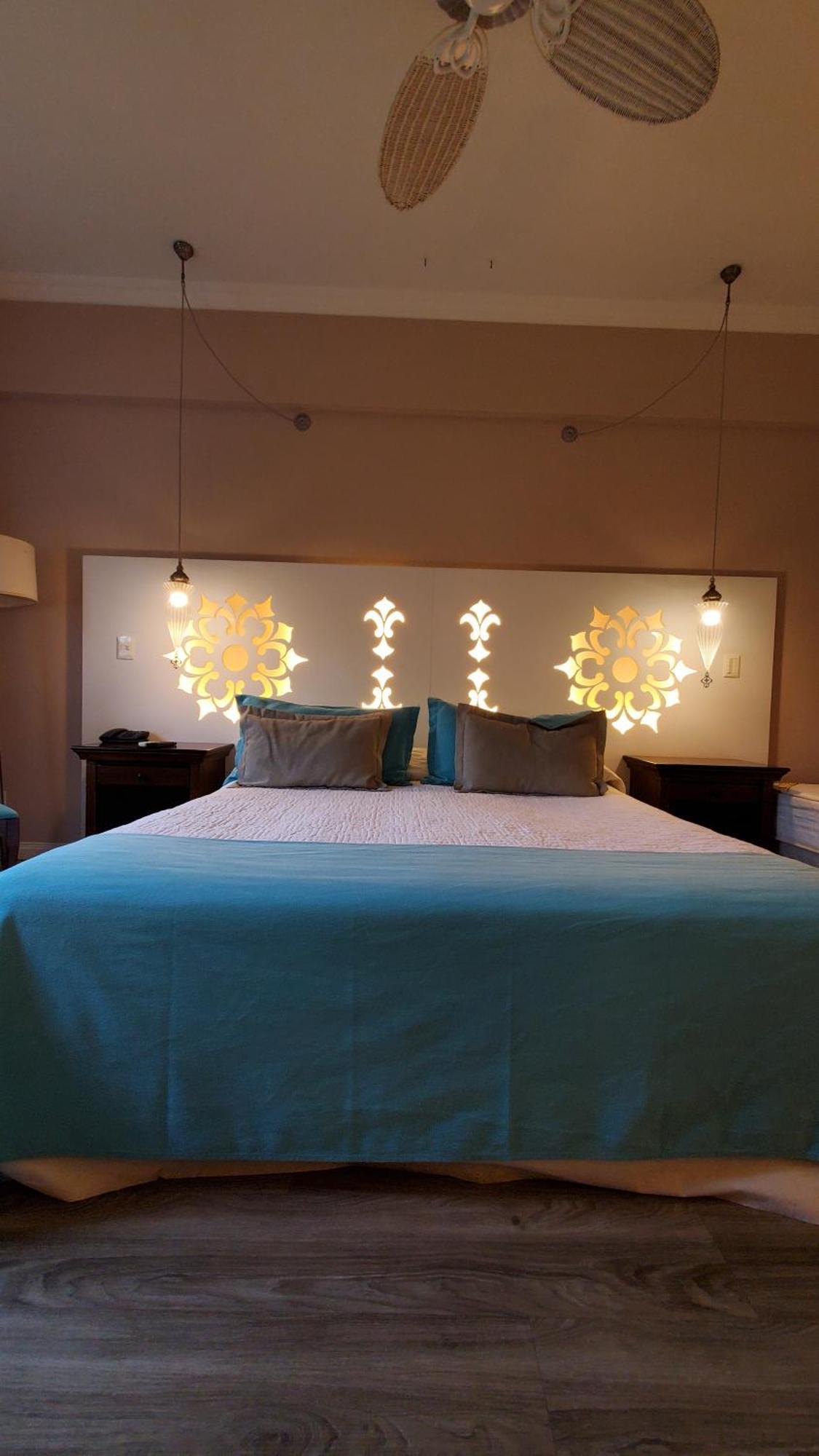 Howard Johnson Pilar Resort Spa & Convention Center Buitenkant foto