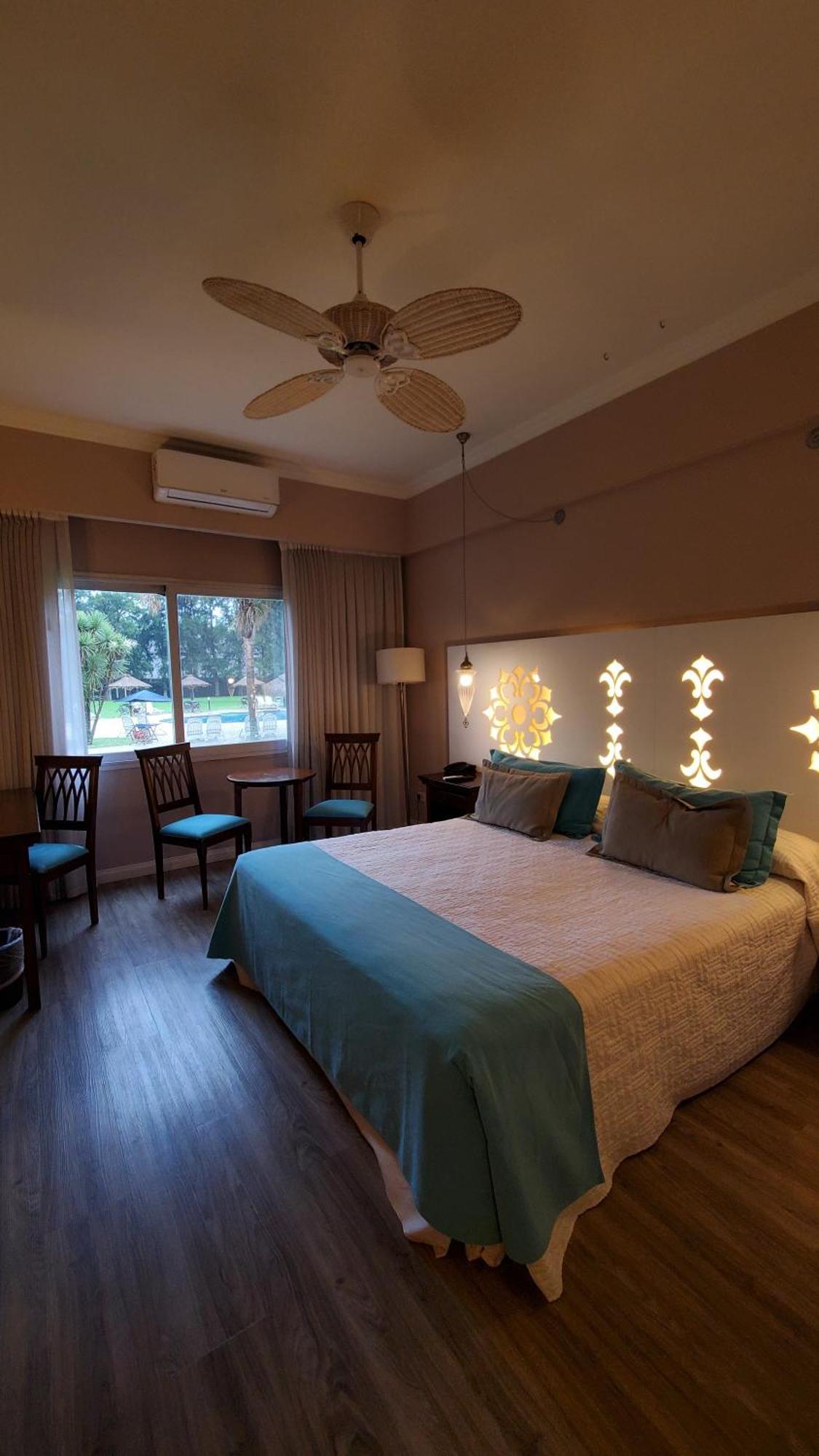 Howard Johnson Pilar Resort Spa & Convention Center Buitenkant foto