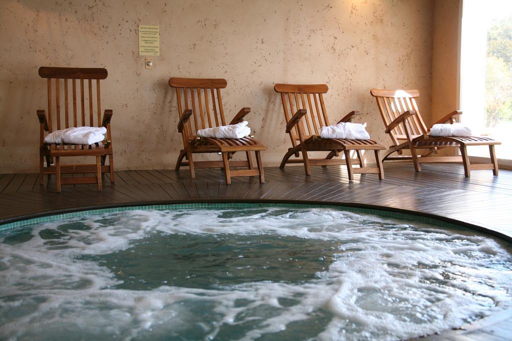 Howard Johnson Pilar Resort Spa & Convention Center Buitenkant foto