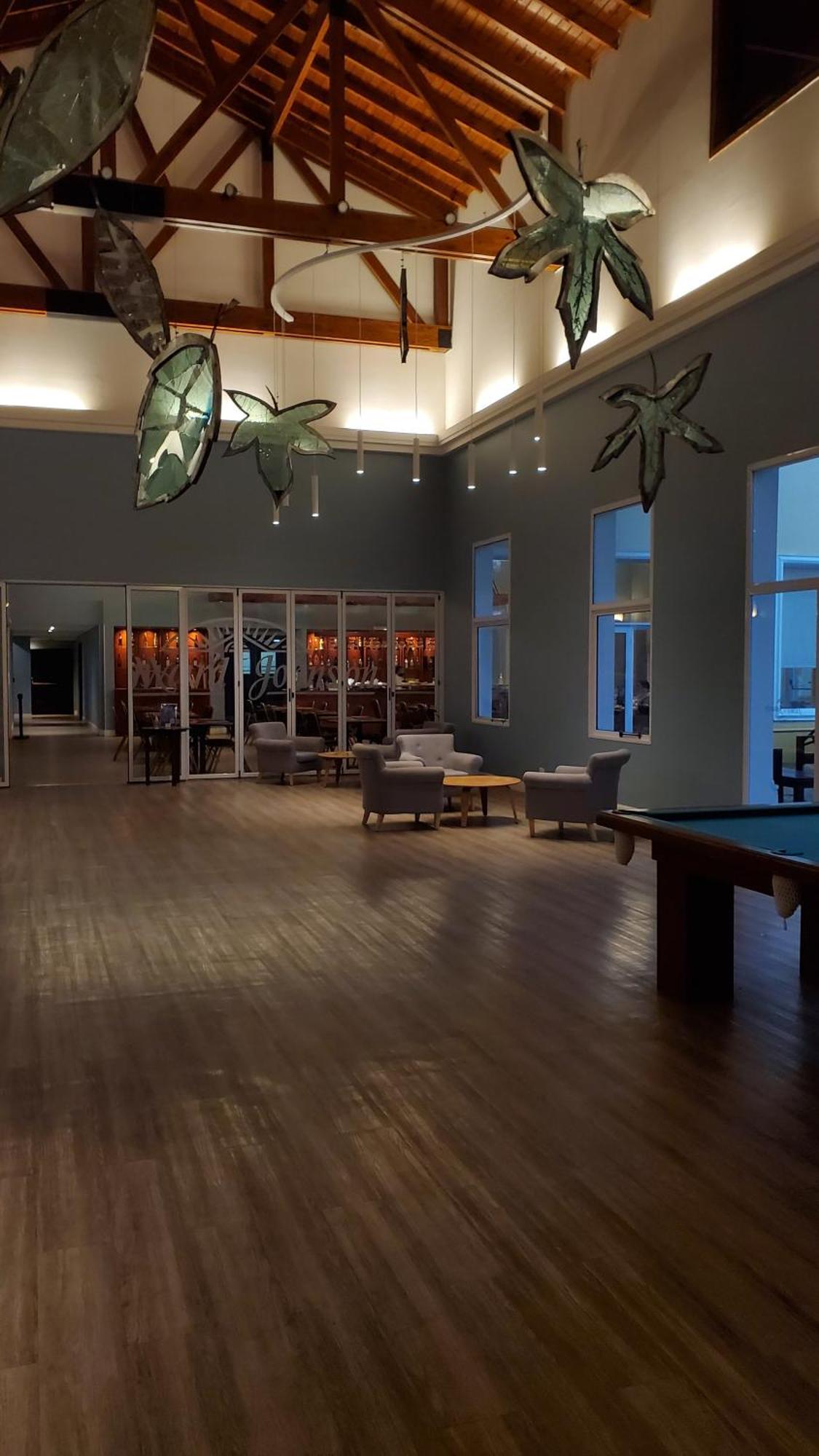 Howard Johnson Pilar Resort Spa & Convention Center Buitenkant foto