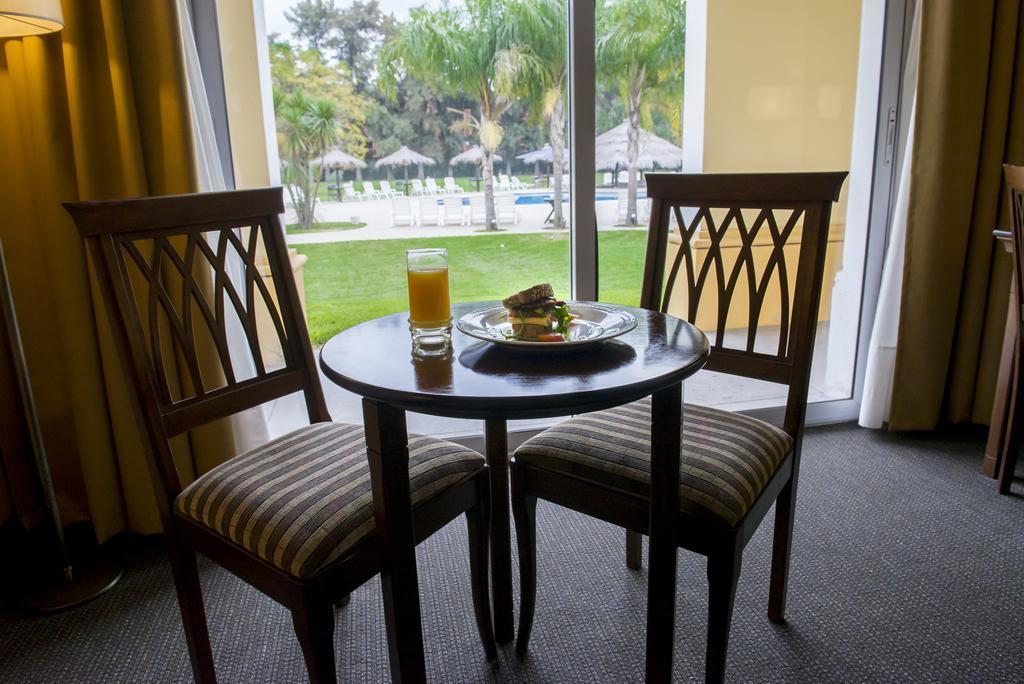 Howard Johnson Pilar Resort Spa & Convention Center Buitenkant foto