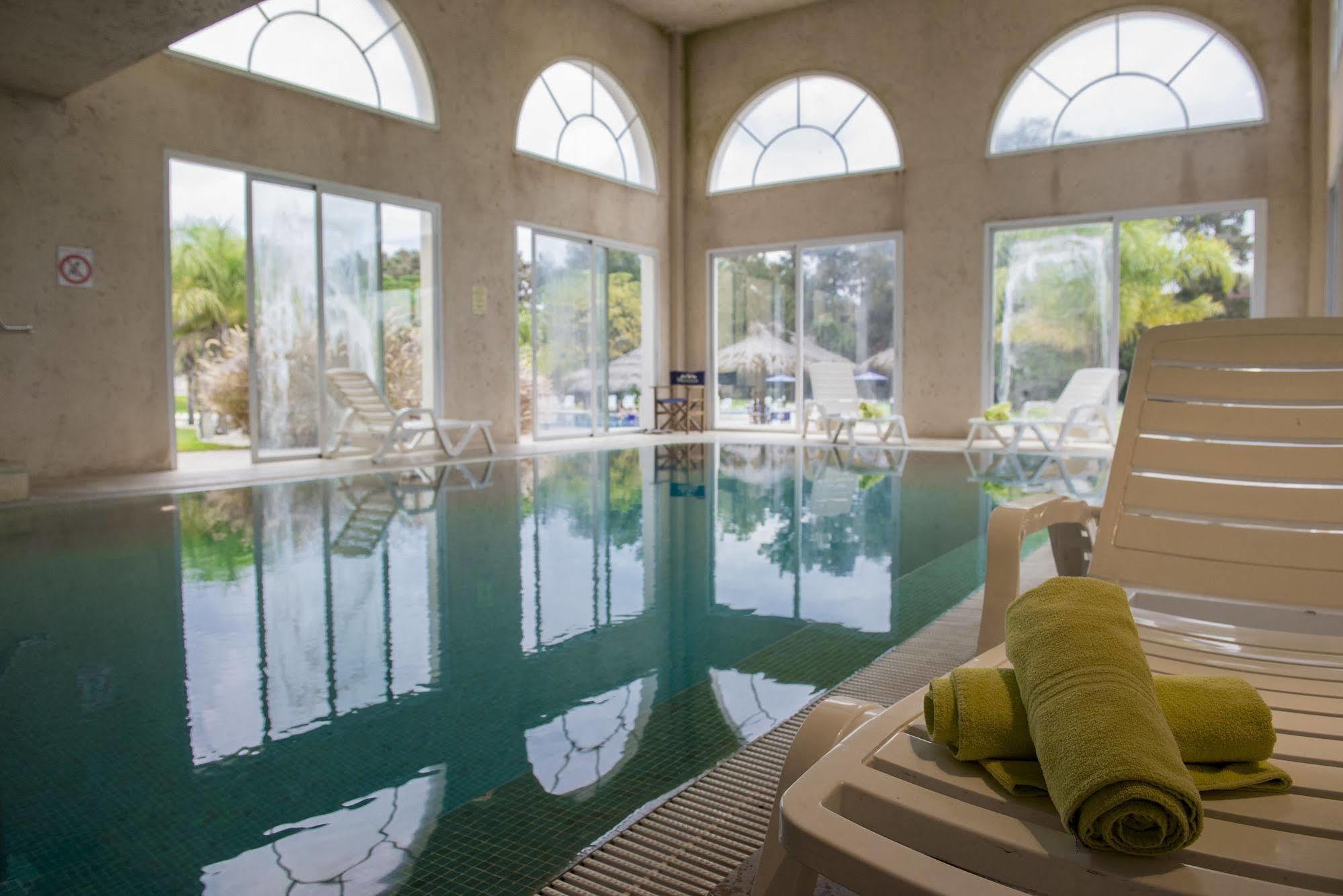 Howard Johnson Pilar Resort Spa & Convention Center Buitenkant foto