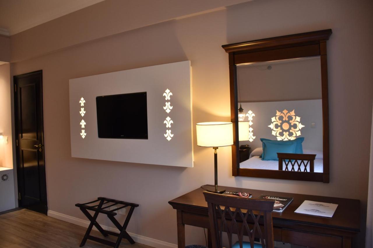 Howard Johnson Pilar Resort Spa & Convention Center Buitenkant foto
