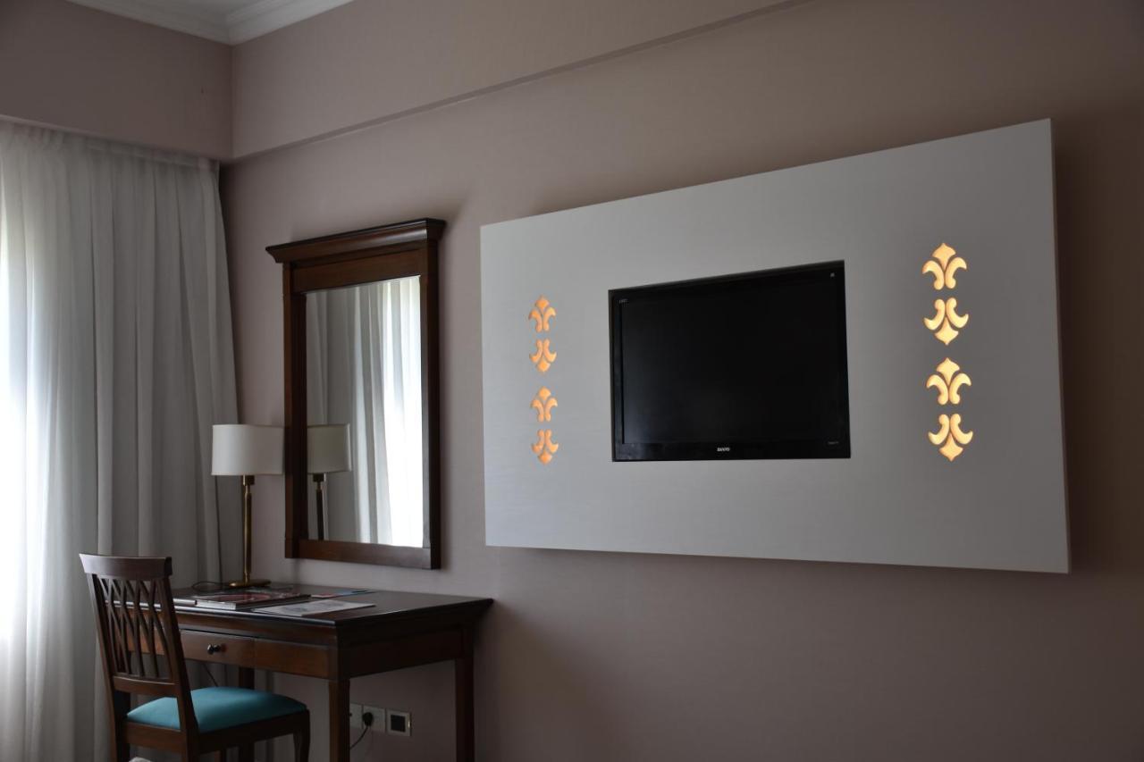 Howard Johnson Pilar Resort Spa & Convention Center Buitenkant foto