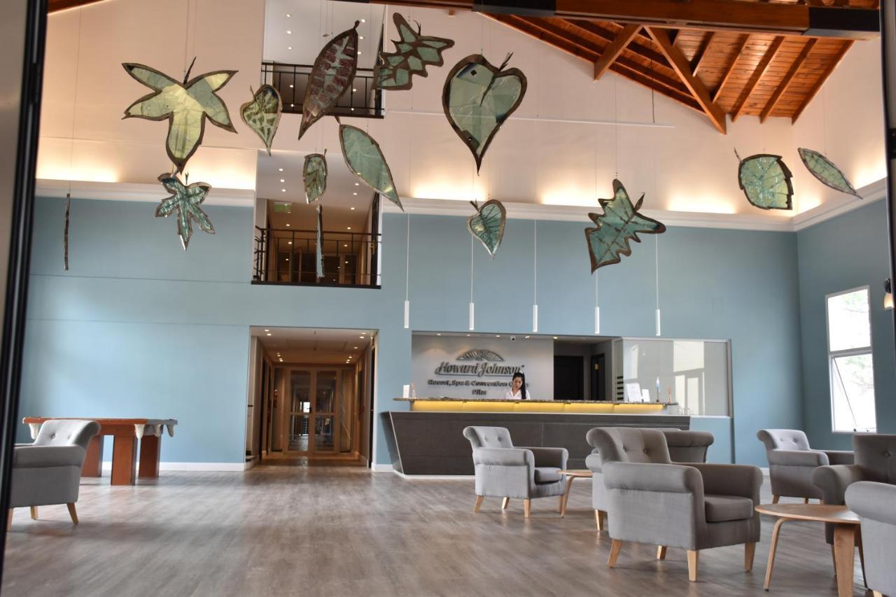 Howard Johnson Pilar Resort Spa & Convention Center Buitenkant foto