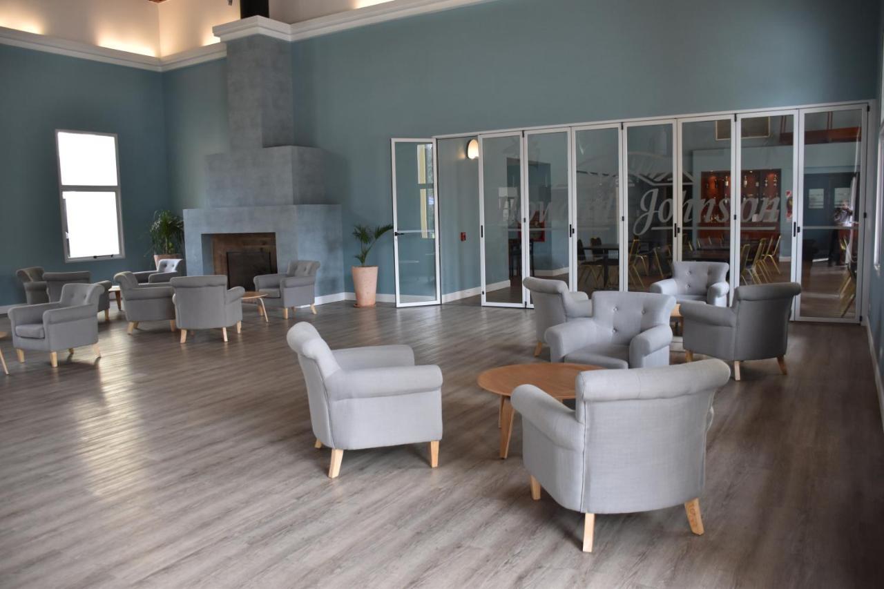 Howard Johnson Pilar Resort Spa & Convention Center Buitenkant foto